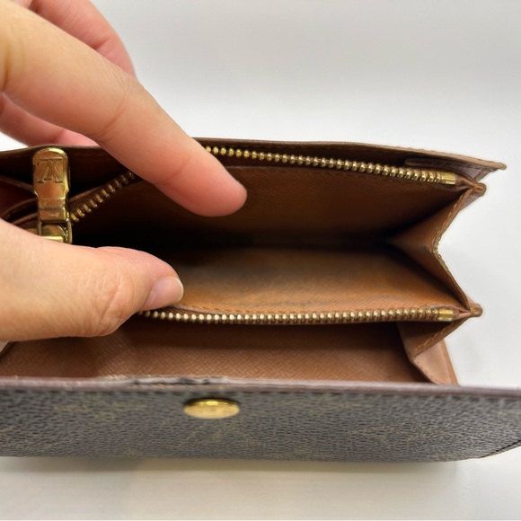 Authenticated Louis Vuitton Vintage Monogram Compact Wallet - Picture 5 of 10